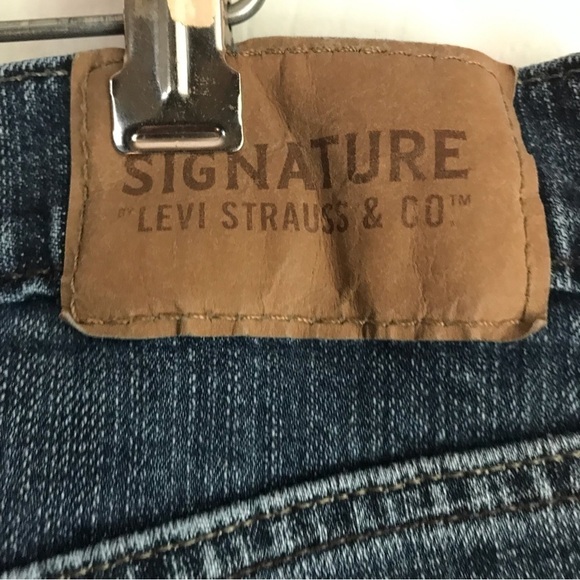 Levi’s men’s “Signature” jeans.  Waist 34 Length 32. Relaxed fit. - Picture 3 of 6
